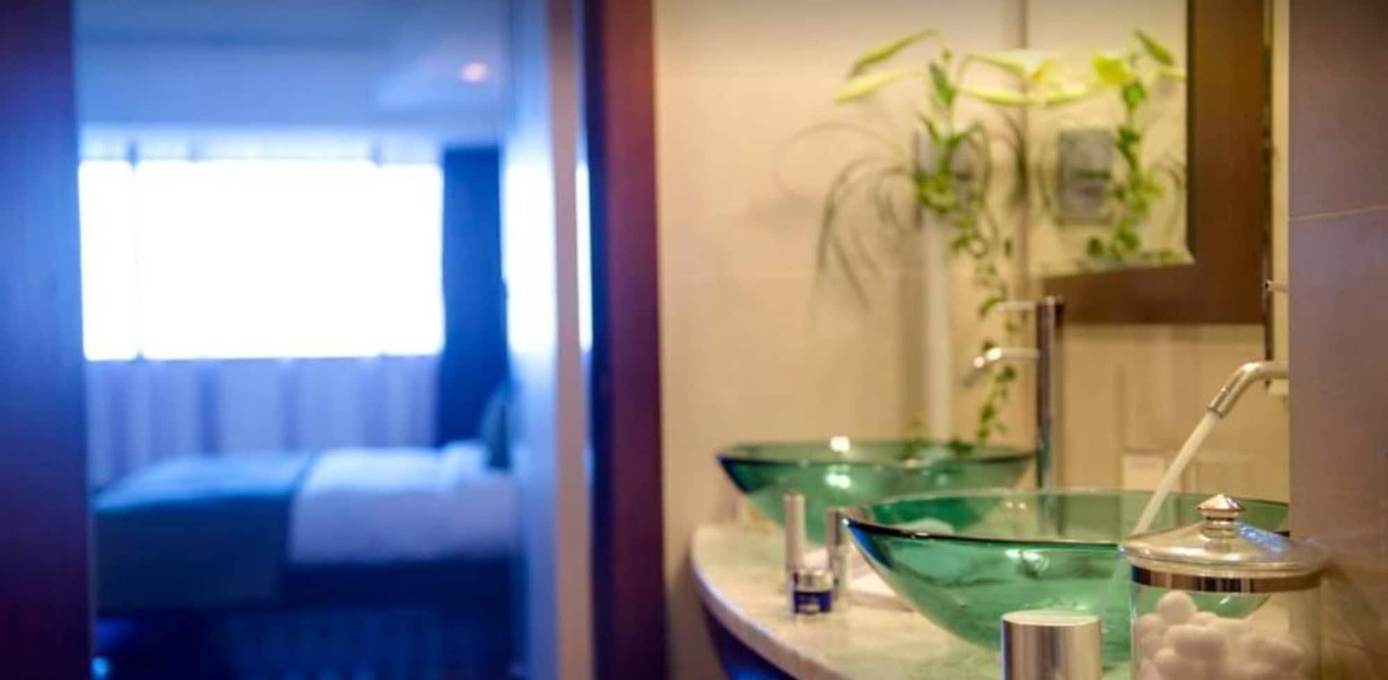 جميرا ليفنج بالمركز التجاري العالمي 5* دبي